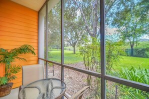 Property grounds - Disney themed 3 bedroom ground floor condo, 8 miles to Disney and sleeps 8  (Davenport)