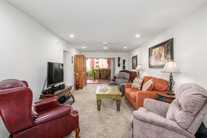 Smart TV, table tennis, books - CASA PALOMA - Anasazi Village - Steps away from heated pool and golf course (Phoenix, Arizona)