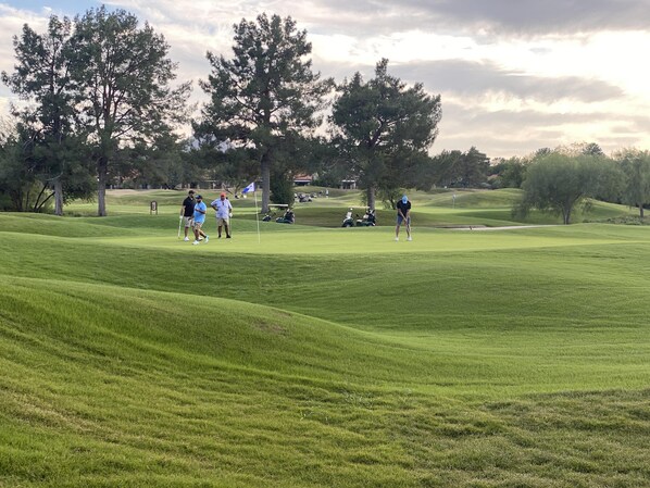 A golf course with a flagstick, trees, and a flag. - CASA AVENTURA - Anasazi Village - Views (Phoenix)