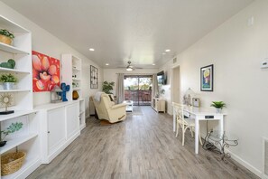 スマートテレビ、卓球台、書庫