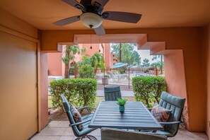 Outdoor dining - CASA KOKOPELLI - Steps from heated pool. (Phoenix)