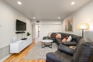 Smart TV, fireplace, ping pong, books