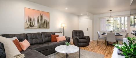 Smart TV, fireplace, ping pong, books