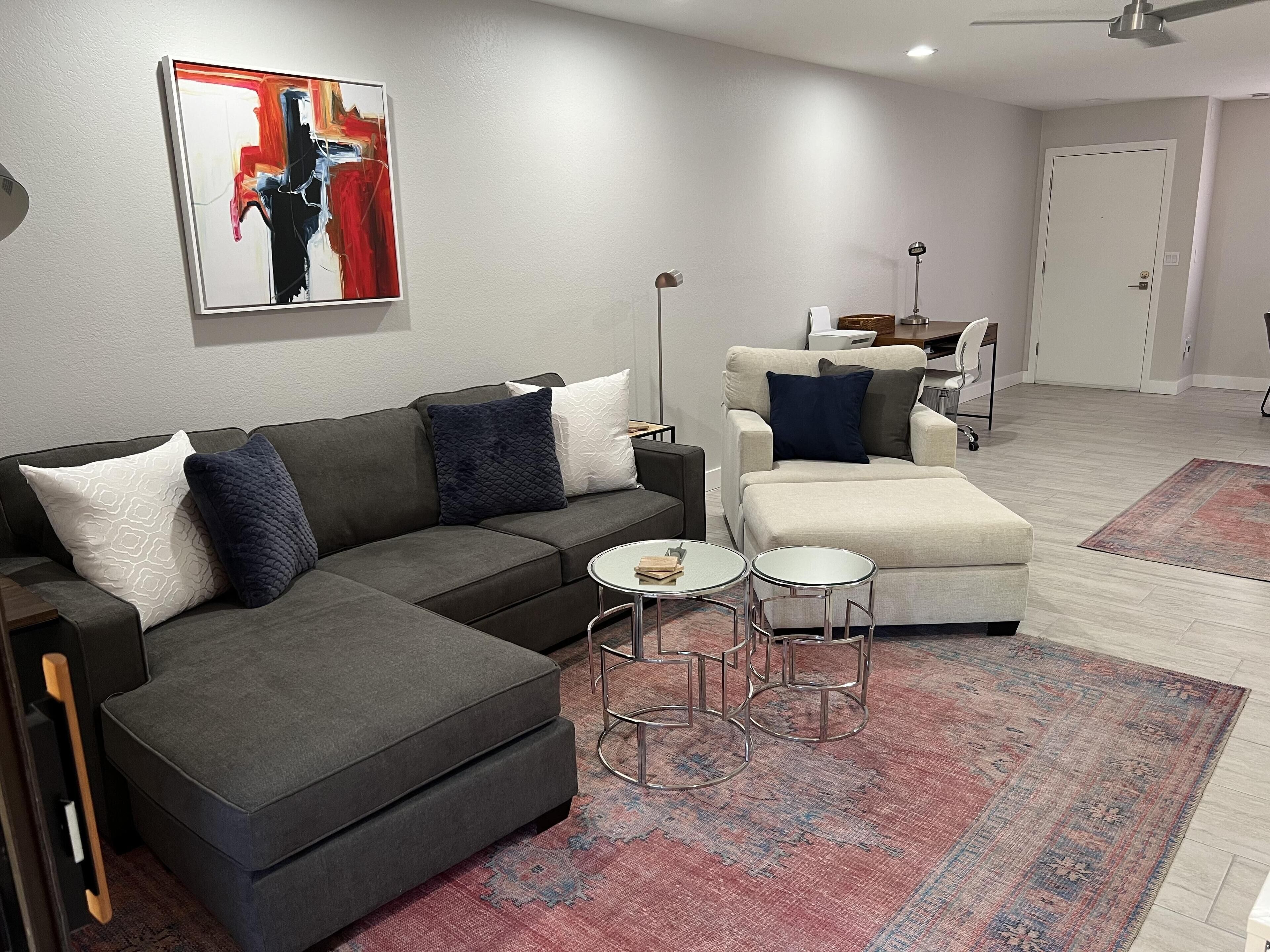 Smart-TV, bordtennis, bøker og printere