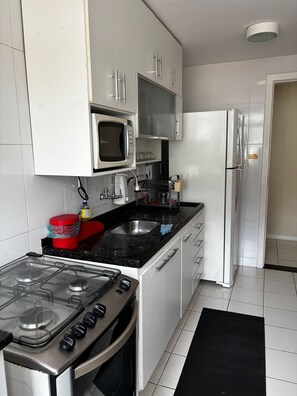 Apartament | Cuina privada | Frigorífic, microones, forn i cafetera i tetera
