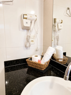 Apartment | Bathroom | Shower - Aconchegante Apto Prainha Arraial- RJ (Arraial do Cabo)