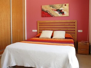 2 makuuhuonetta, silitysrauta/-lauta, internet