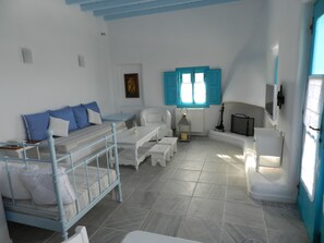 Deluxe Two Bedroom Villa with Sea View | Thaleia | V2P | Wohnbereich