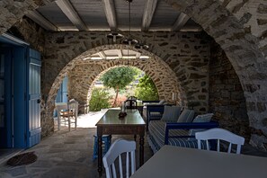 Reception - Belogna Ikons (Naxos)