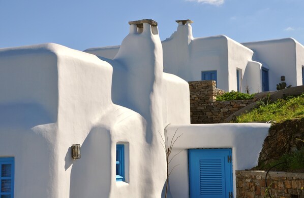 Exterior - Belogna Ikons (Naxos)