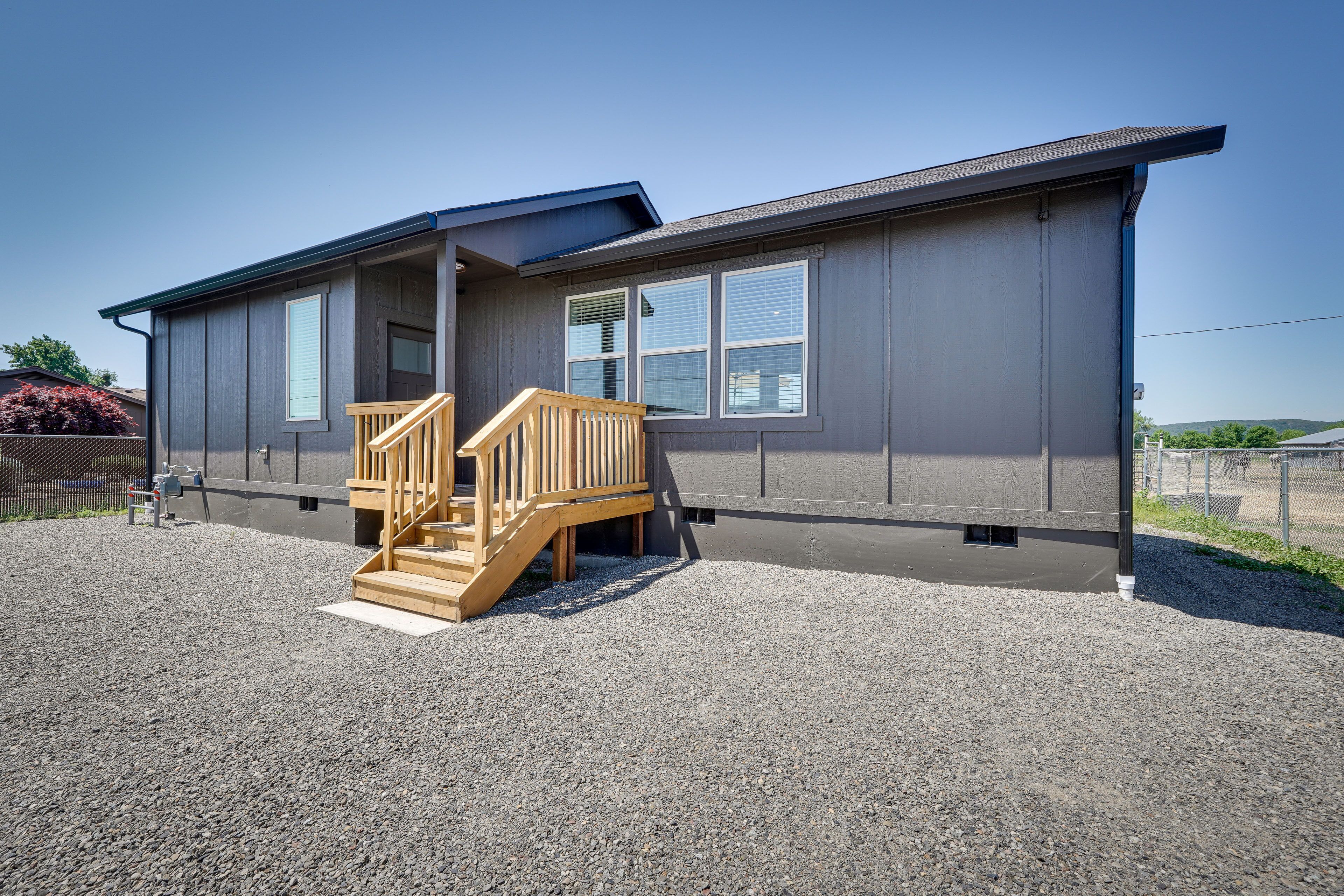 Bright Central Point Home w/ Deck & Mountain Views