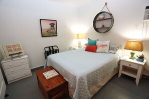 Tabla de planchar con plancha, wifi y ropa de cama 