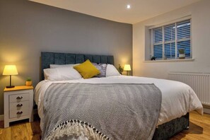 Room - Stylish 2-bed Apartment in Centre of Stamford (Stamford)