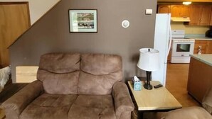 Living area - Sterling Cabin close to Kenai River (Sterling)