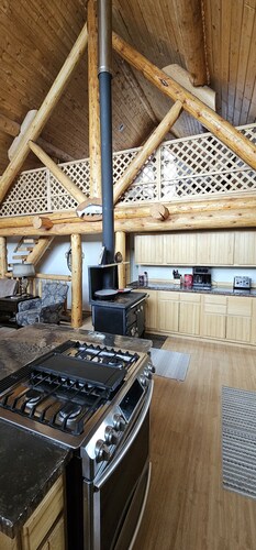 Cabin with Privacy and View - Moon Ridge Lair