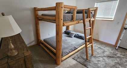 Alaska Summers Lodge Cabin 6-Near Mouth of Kasilof River