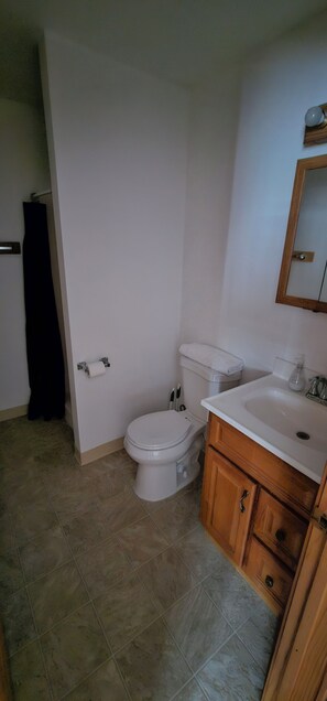 Badekar, hårføner og håndklær