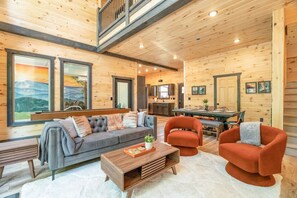 Smart TV, chimenea, videojuegos y estéreo