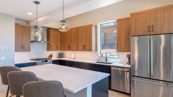 Studio (3 Bedrooms) | Property amenity