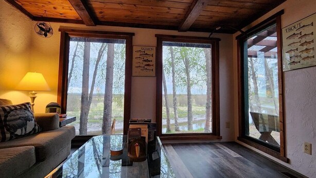 Interior - Beaver Creek Hideaway (Kenai)