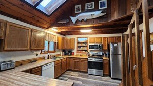 Private kitchen - Beaver Creek Hideaway (Kenai)