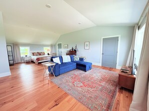 1 bedroom, iron/ironing board, WiFi, bed sheets - Spacious loft style apartment with gorgeous view (Watertown)