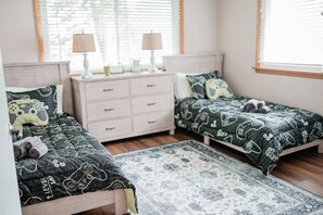 5 bedrooms, iron/ironing board