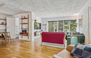 TV, fireplace, stereo