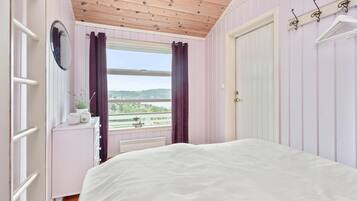 4 soverom og reiseseng for barn