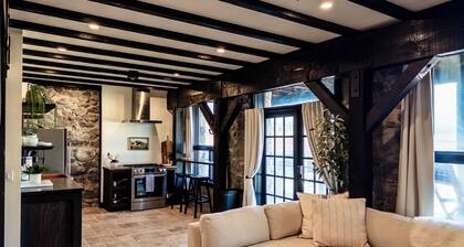 The Retreat - Luxury condo in the iconic Horsefeathers building!