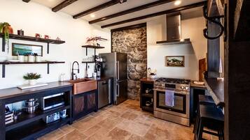 Réfrigérateur, micro-ondes, four, lave-vaisselle