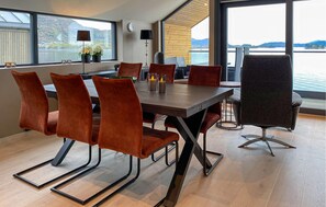 Dining - Amazing apartment in Ulsteinvik (Ulsteinvik)