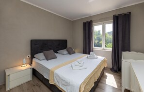 Lit parapluie, Wi-Fi gratuit, draps fournis