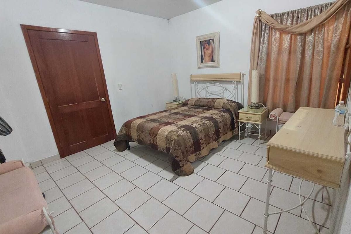 Family Single Room | Free WiFi
