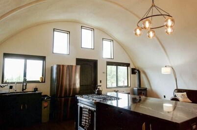 Curlew Earth Home 2BD w/ Valley & Mountain Views