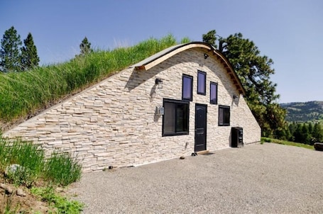 Exterior. Curlew Earth Home 2BD w/ Valley & Mountain Views