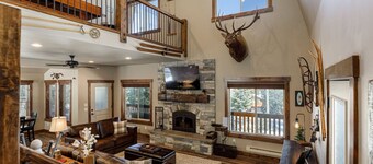 The Knotty Pine Cabin