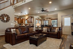 TV, fireplace - The Knotty Pine Cabin (Duck Creek Village)