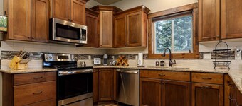 The Knotty Pine Cabin