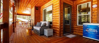 The Knotty Pine Cabin