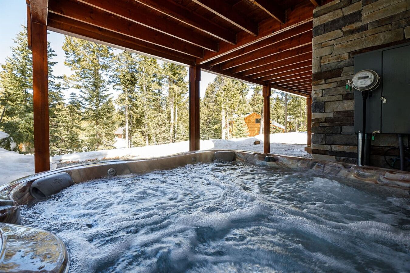 Outdoor spa tub