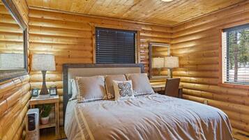 3 bedrooms, desk, WiFi, bed sheets