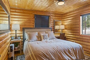 4 bedrooms, desk, WiFi, bed sheets