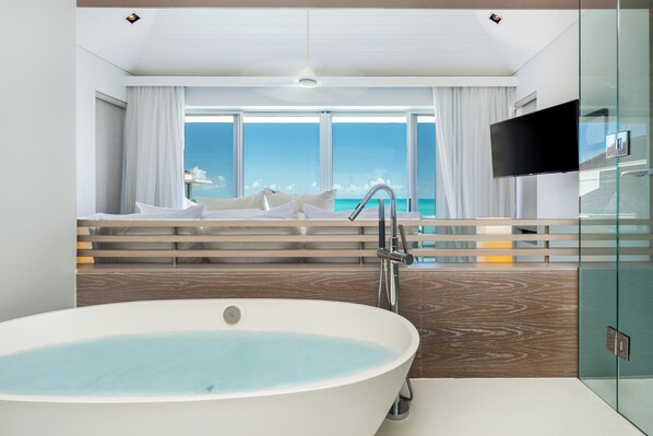 5 bedrooms, iron/ironing board, free WiFi, bed sheets