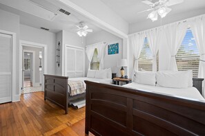 2 bedrooms, Internet, bed sheets - Traylor's Retreat - Beautiful Home Centrally Located Between Rockport and Fulton (Rockport)