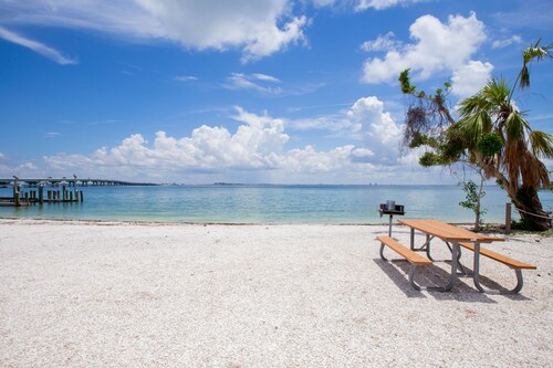 Calm Waters - waterfront condo on Sanibel Island 