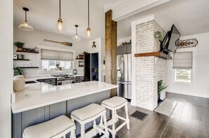 Private kitchen - Buckeye Lake Home - Lake Chillin' on the open water w/ dock, hot tub & toys..! (Millersport)