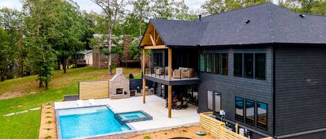 Een verwarmd zwembad