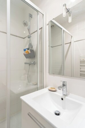 Bathtub, hair dryer