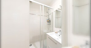 Bathtub, hair dryer